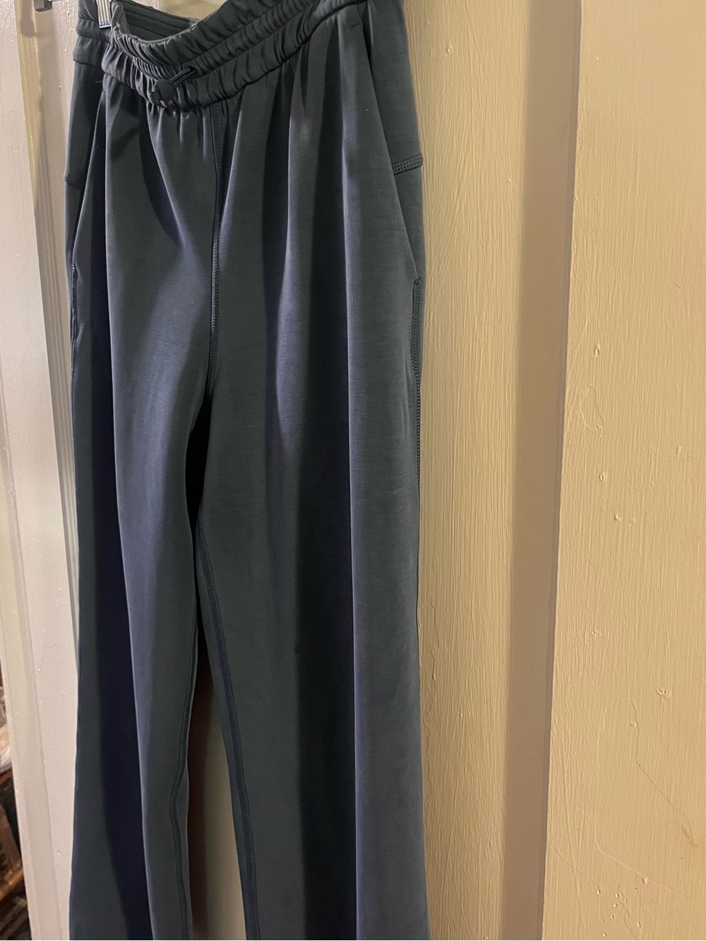 lululemon, Softstreme High-Rise Pant Regular, Size 4, Oasis Blue - Picture 2 of 4